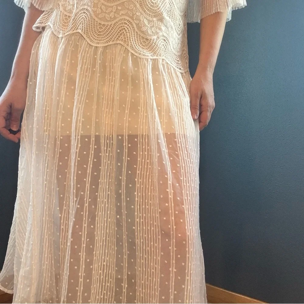 Elliatt Australia White High Neck Lace Midi Dress size M - Picture 11 of 16